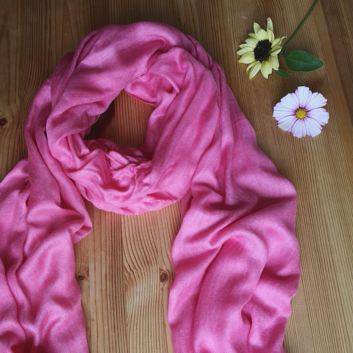 Pink shawl in silk / modal