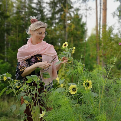 Woman in a pink hemp shawl